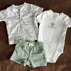 Carter’s 3 piece set - alligator print 6 month